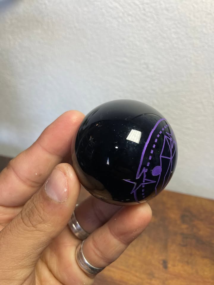 Esfera de Obsidiana con grabado