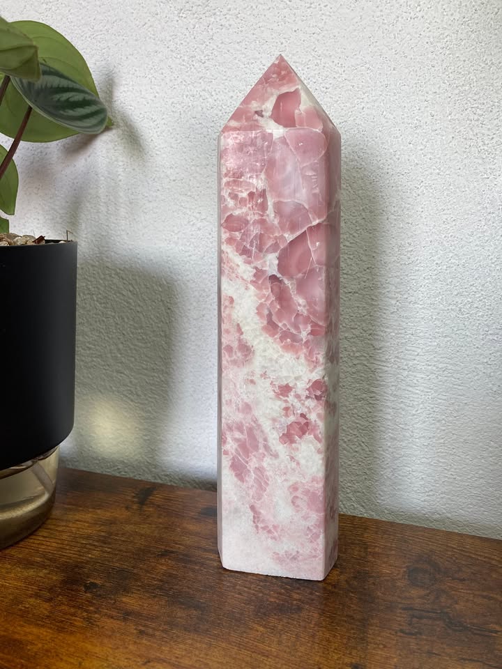 💎✨ Torre de Ópalo Rosa Natural Pulida – Pieza Decorativa Premium