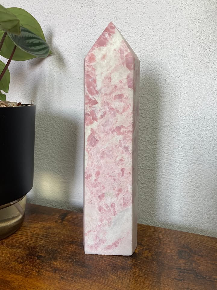 💎✨ Torre de Ópalo Rosa Natural Pulida – Pieza Decorativa Premium