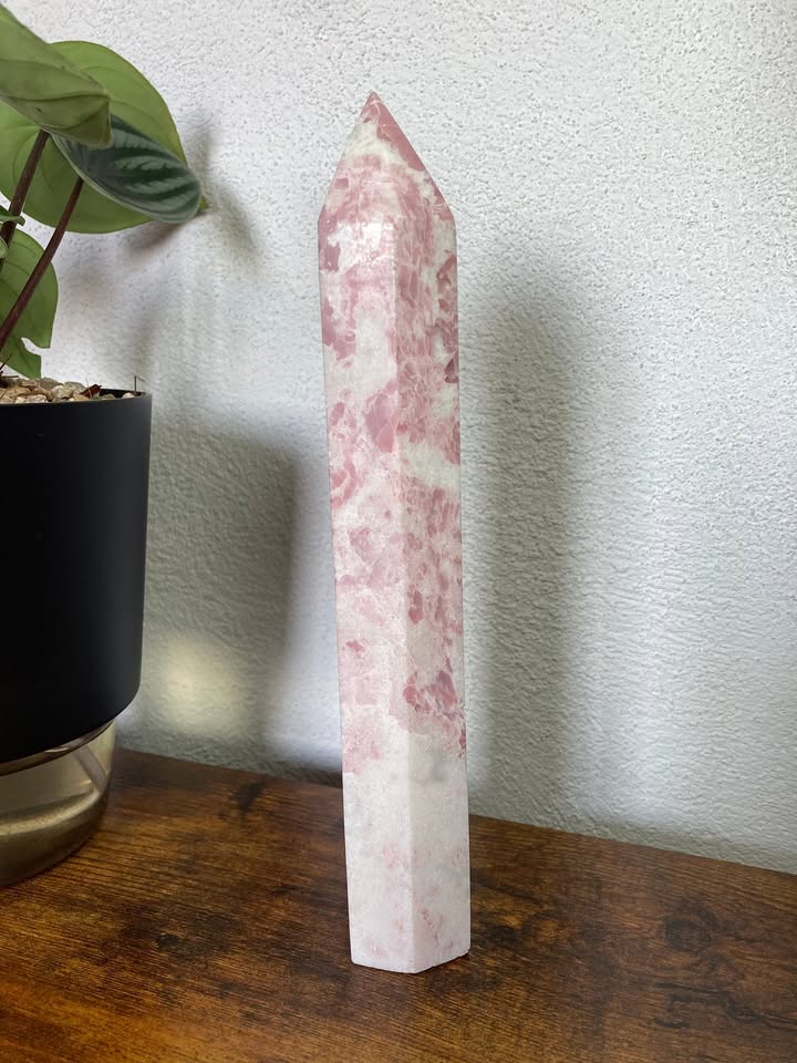 💎✨ Torre de Ópalo Rosa Natural Pulida – Pieza Decorativa Premium