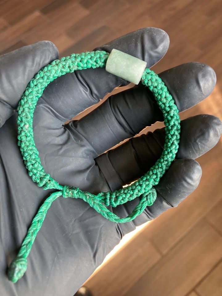 Pulsera con Tubo de Jade (Hilo encerado)