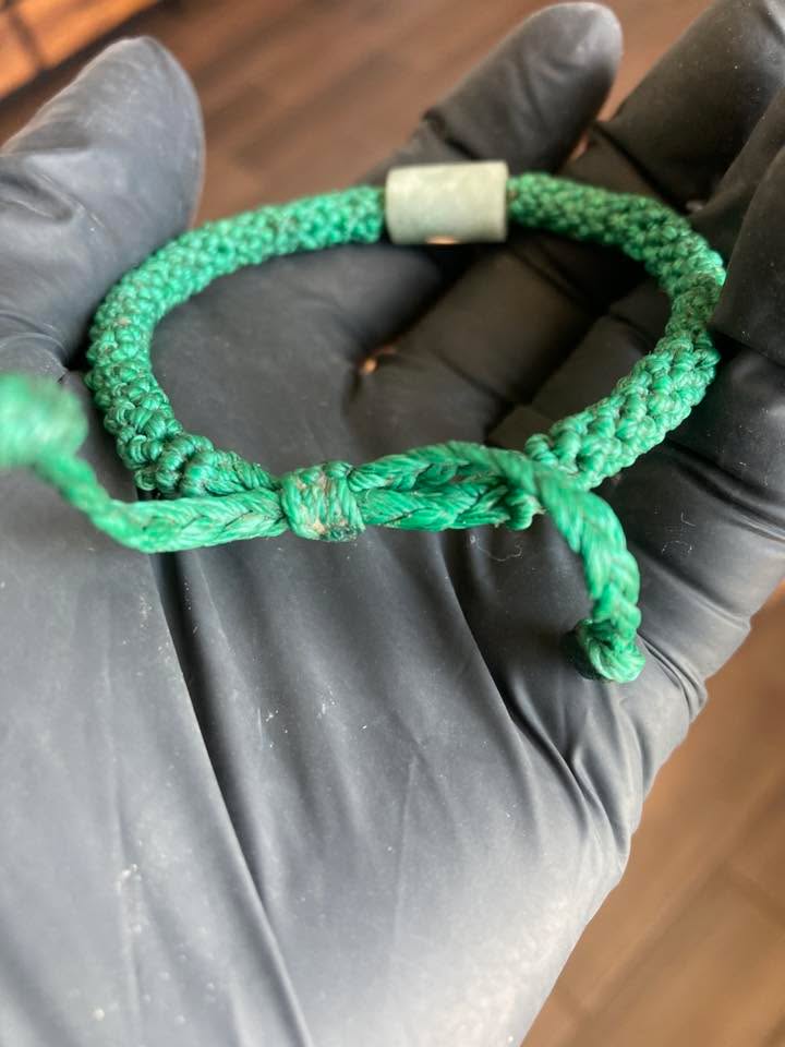 Pulsera con Tubo de Jade (Hilo encerado)