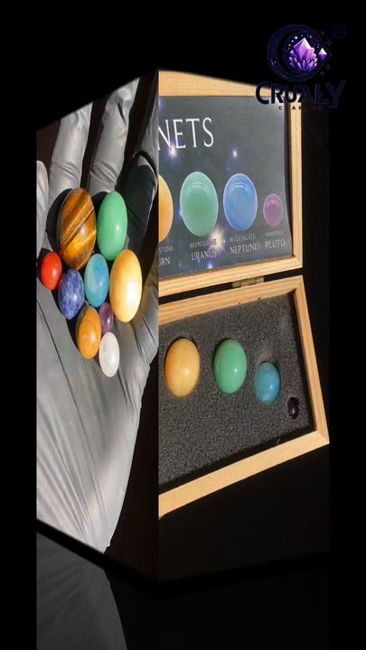 Sistema Solar Hecho en Cuarzos Naturales | Pieza Única en Caja de Madera